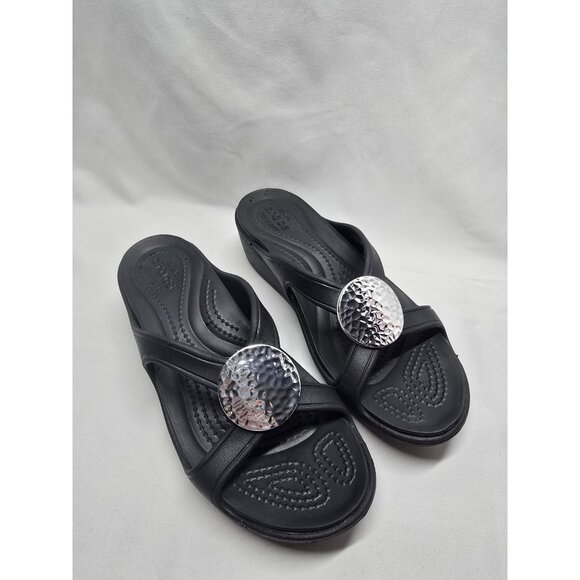 CROCS Sanrah Sandals Women’s Sz 7 Black Hammered Silver Circle Wedge- FLAWS - Picture 1 of 16